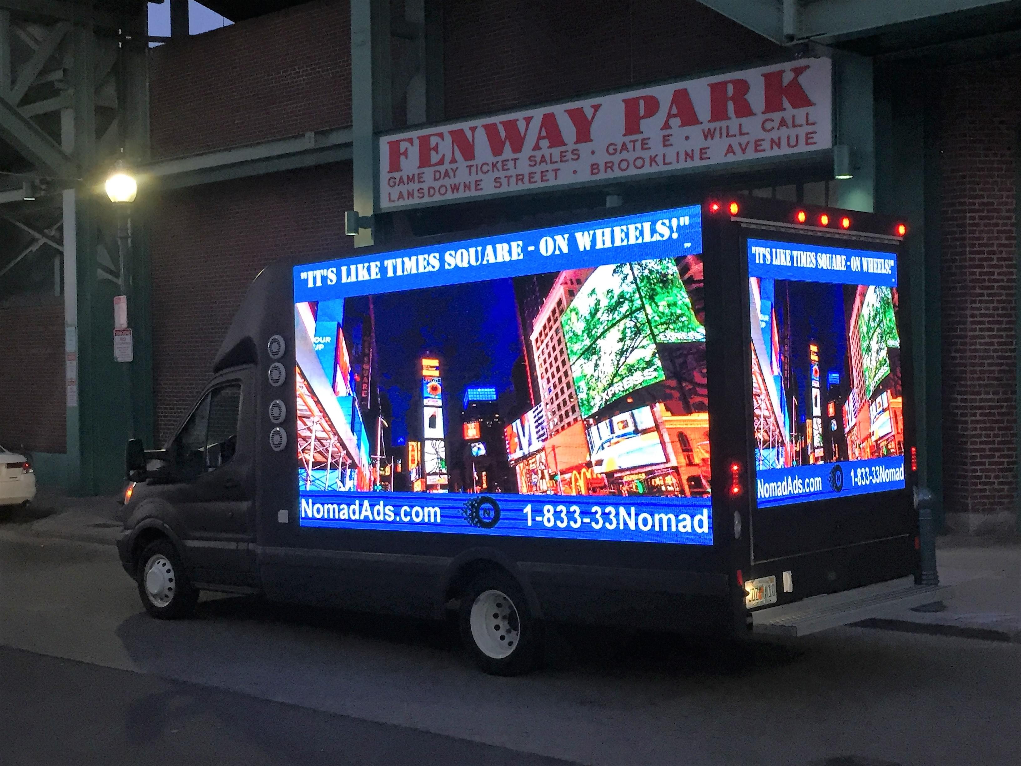 Bright visual effects lead consumers towards the mobile billboard without hassle