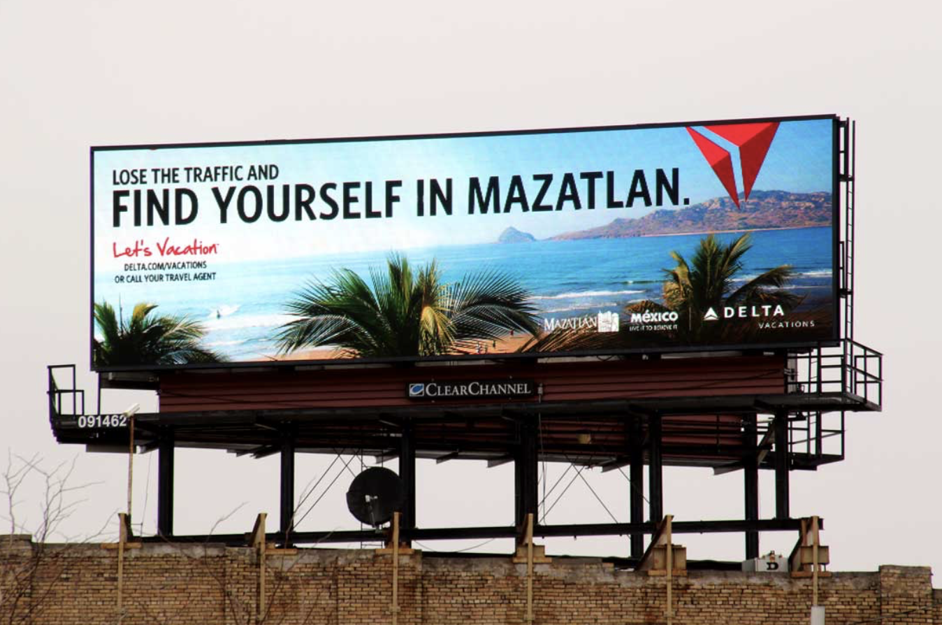 an électronicien billboard by Delta Airlines