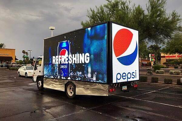 This digital Pepsi truck ad grabs people's attention quickly