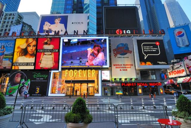 electronic-billboards-times-square
