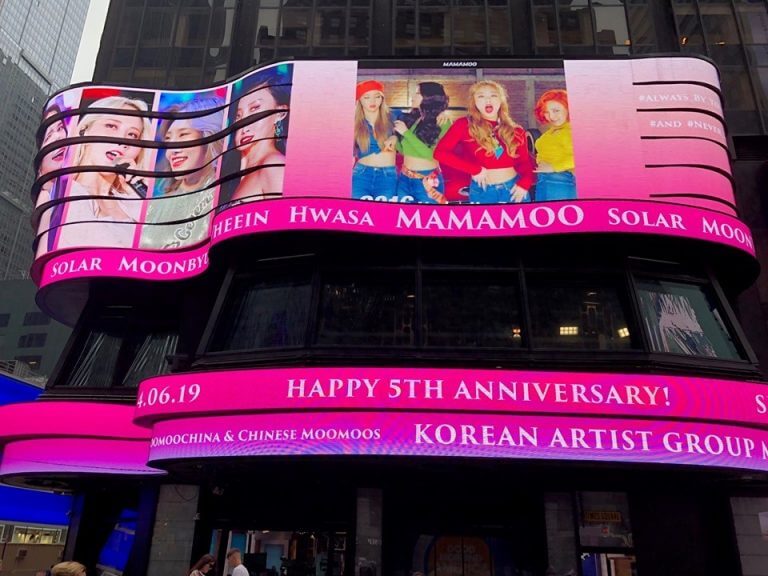 An image of a Digital OOH billboard in Times Square celebrating the K-Pop band MAMAMOO.