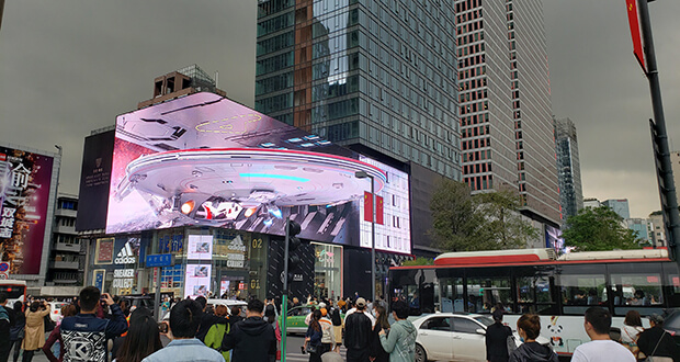 An image of a DOOH ad for LianTronics that displays a 3D spaceship.