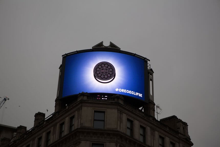 An image of a DOOH billboard for Oreo with an Oreo in the centre. 