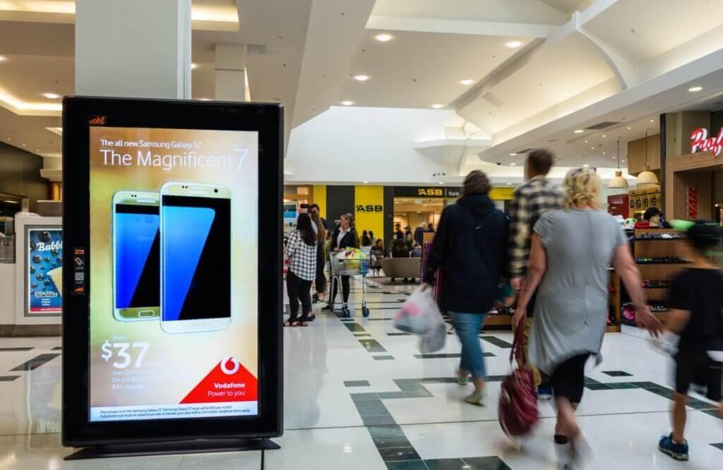 Photo of OOH mall display advertising the Samsung Galaxy S7.